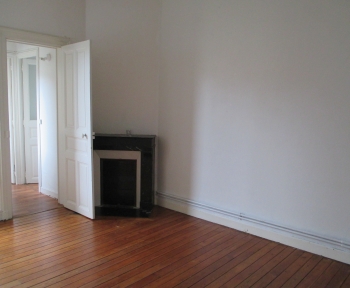 Location Appartement 3 pièces Reims (51100) - 69 Place Luton (1er étage)