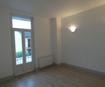 Location Appartement avec balcon 2 pièces Puy-Guillaume (63290) - proche centre ville